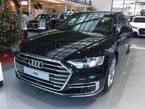 全国首辆新款奥迪A8L到店，网友：看到这个内饰，放弃奔驰S级