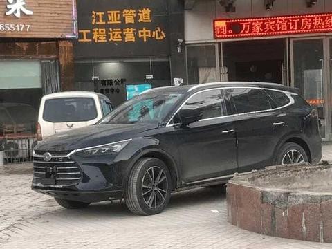 偶遇比亚迪唐二代, 龙脸造型, 比卡宴还漂亮, 关键尾灯比奥迪还帅