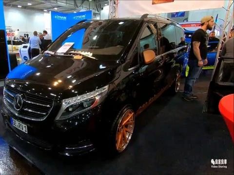 实拍黑色梅赛德斯奔驰V级改装版