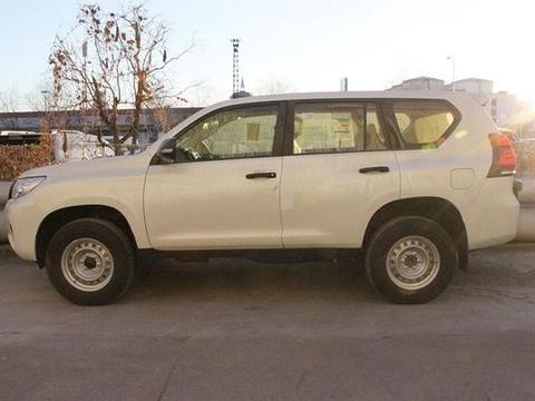 天津港丐版越野，2018款丰田霸道2700，现车报价41万