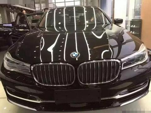 南京小伙花198万买辆宝马750，航空内饰真完美