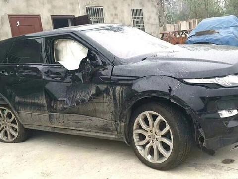 只花9万买了辆毁容的路虎极光，修好开出去比途观有面子！