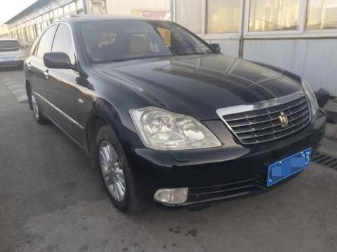 老皇冠车主的悲哀: 13年车龄如新车一般, 却因排放不达标被限行