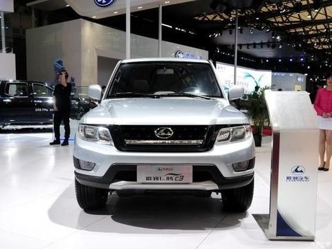 军工打造，号称国产帕罗杰，外观胜揽胜，全尺寸轮胎比普拉多霸气