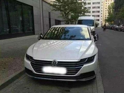 换代大众CC现身街头，外观不输奥迪奔驰，1.5T或20万