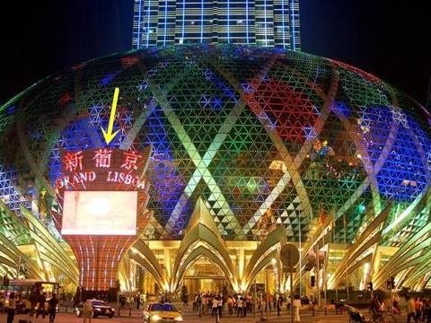 赌场门口停三辆宾利，保安专门看车，什么样的人才能免费乘坐？