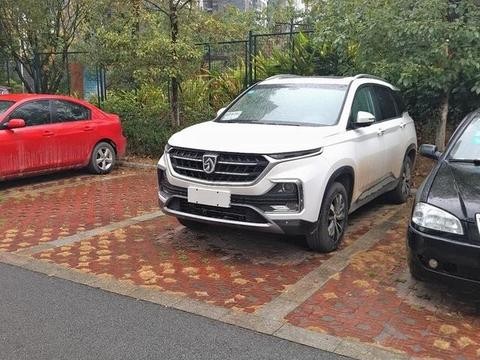 今天看到宝骏全新5系530，尺寸很大，内饰高档精致不输豪华品牌