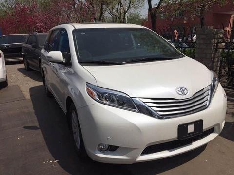 2017款丰田塞纳商务车车型中唯一一款采用了全轮驱动方式的车