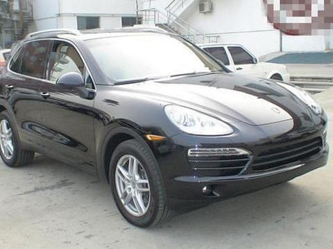 男子花30万提手动挡保时捷卡宴, 车主: 整天被人嘲笑开众泰, 很后悔