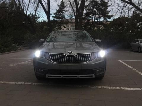 买了辆斯柯达旅行车，被家人说动力差，被朋友说车子丑