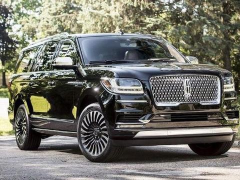 这才是全尺寸suv，车长5.6米，轴距3.3米，很多人只能看看