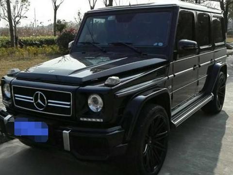 小伙借朋友的奔驰G500回家过腊八节，开了两天感叹根本开不起