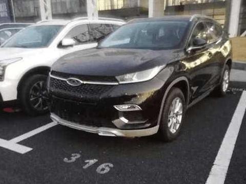 首批奇瑞Exeed TX到店了，路人集体围观，颜值能让领克01下岗