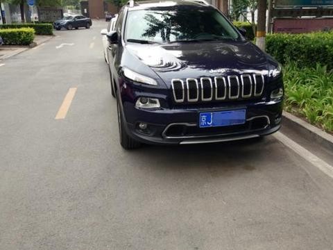 我的自由光和朋友的昂科威换着开，同价位的SUV差别挺大的