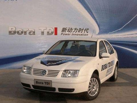 看看13年前的大众宝来, 就知道大众减配有多严重, 真的让人无奈