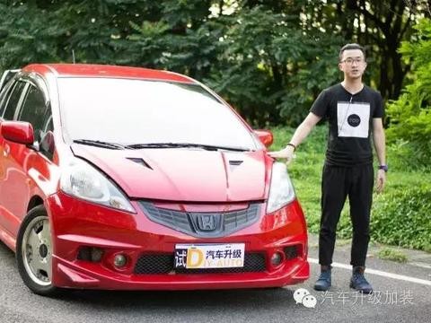 A0级车里的红色“法拉利”