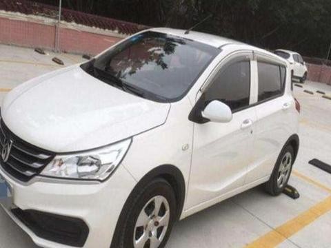 宝骏310开了一年，现在卖7折都没人要，车主说不如买飞度了