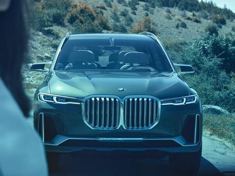 宝马X7搭载V12发动机，秒杀路虎揽胜，网友却说这款车太丑