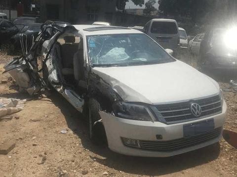 大众朗逸撞报废气囊却未弹出, 4S店回复: 力度不够, 角度不准