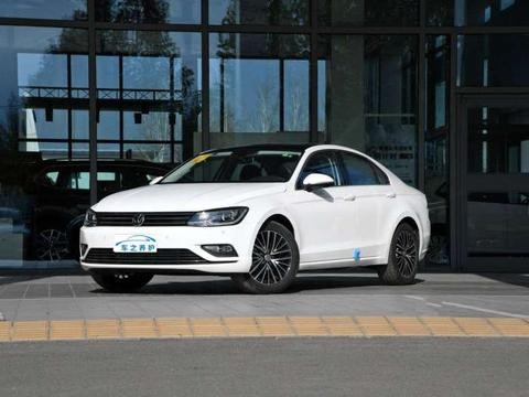 外观远看像CC, 全系带T, 低配仅14万落地, 油耗也仅5.4L