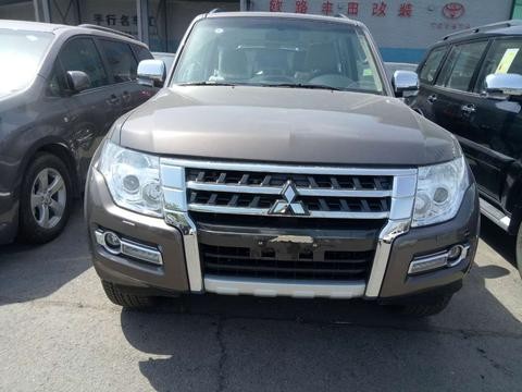 中东版帕杰罗V97硬派SUV越野性无可比拟