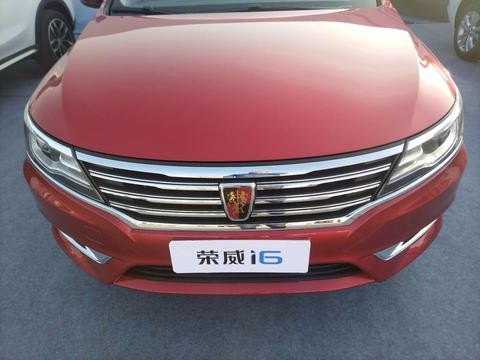 酷车实拍: 上汽荣威i6现车实拍