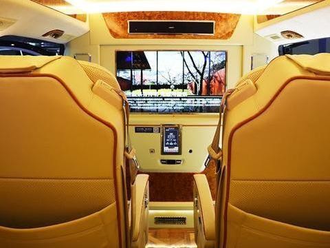 奔驰V260L七座商务房车不仅有商务的沉稳, 更多了一份耐看时尚与年轻