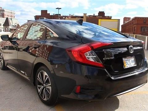 15万日系车撞上交警，车主下车一看，顿时欲哭无泪！