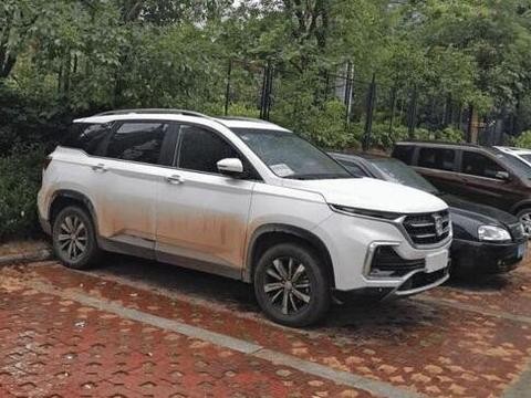 街头偶遇宝骏530，外观比路虎还霸气，7万的价格真厚道！