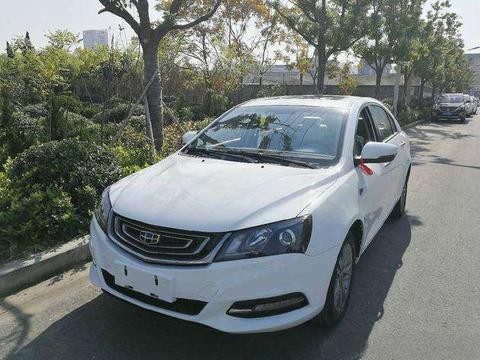 吉利帝豪撞击奔驰GLK, 奔驰质量让人看不懂, 网友: 国产车真硬?