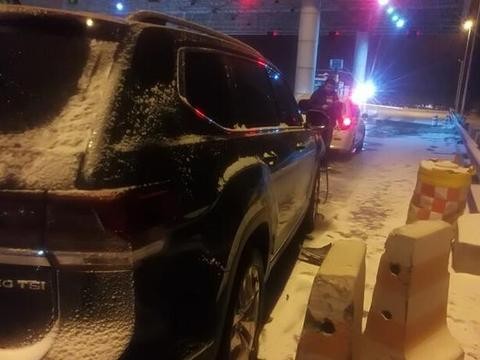 途昂怼石墩，维修配件费就要1W9，车主：这车四驱系统聊胜于无