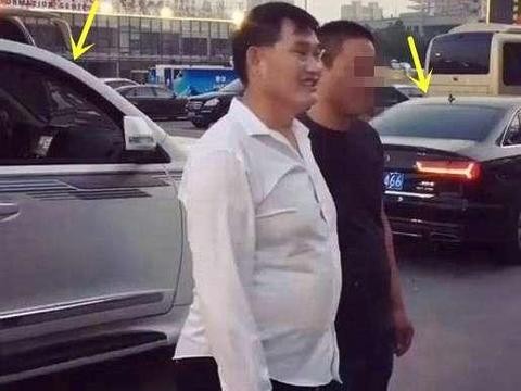 奥迪开道，丰田紧随其后，大衣哥年入千万，为什么不买豪车