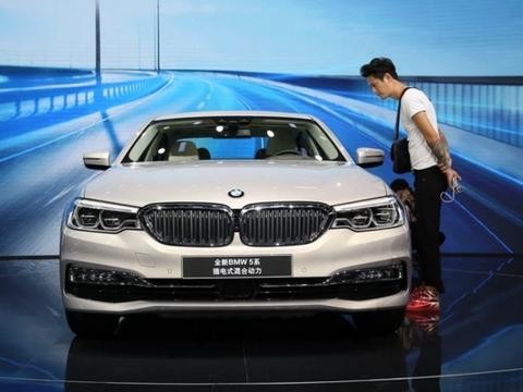 华晨宝马5系价格及图片 搭载2.0T/3.0T发动机系统