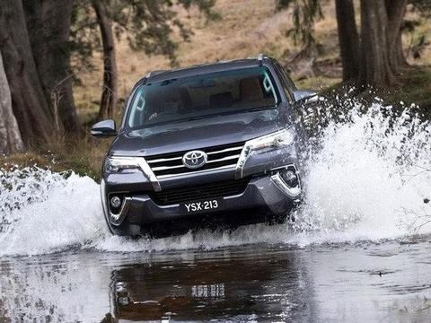 2017款丰田穿越者2700 没有辜负了它硬派SUV的名号