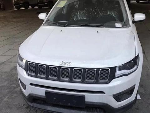 偶遇全新jeep指南者库存车, 店员: 存放时间有点久了, 一律7折