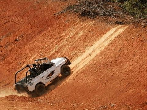 奔驰G级和路虎都爬不上的坡 为何五菱面包车就能成功登顶?