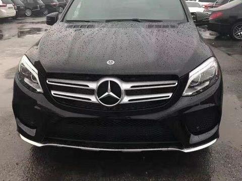 17款奔驰GLE400加版车身线条和整体轮廓更具现代美感。