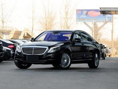 奔驰S级的美学设计还不能打动这车主，提车后立马把原装轮毂换了