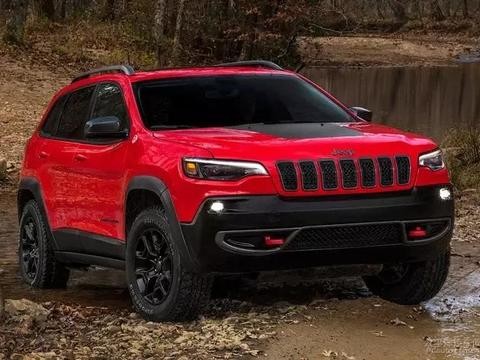 新款Jeep自由光, 新增2.0T动力, 还是差沃尔沃一条街