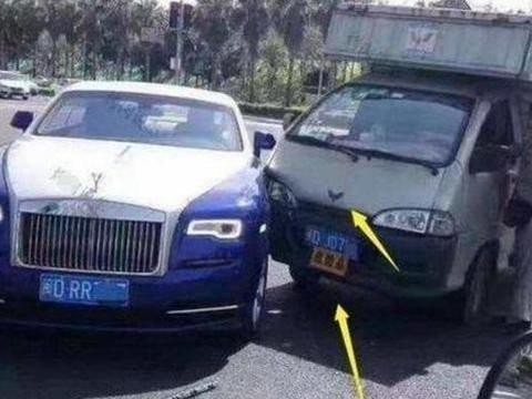 两车相撞, 五菱车上一个标志可把400多万的劳斯莱斯车主吓坏了!