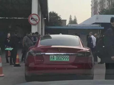 一块铁皮9万元，比朗逸还贵，买比亚迪算了