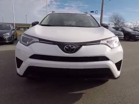 实拍2018款丰田RAV4 LE白色新车