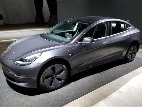 溢价3倍多美国黄牛够狠！3.5万美元特斯拉Model 3拍卖价12万美金