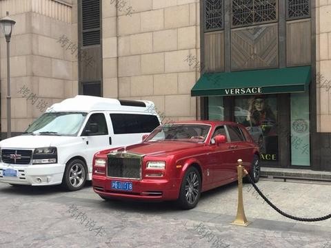 王思聪的司机，每天不是开劳斯莱斯就是宾利，能拿多少工资？