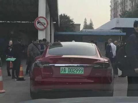 一块铁皮9万元，比朗逸还贵，买比亚迪算了