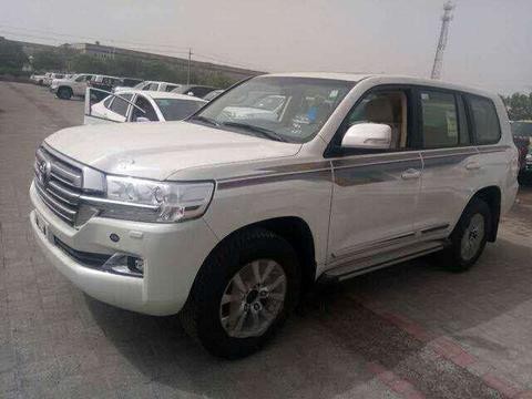 18款酷路泽4000中东低配2万全包改豪华外观内饰高清效果图