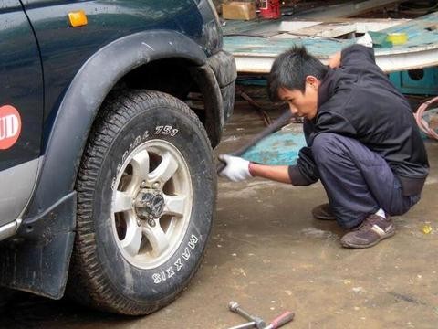 为什么越来越多的车主，却选择不去4S店保养维修了？