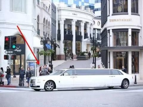 全球最长劳斯莱斯，叫价1.5亿，可换50辆宾利！