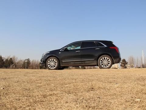 冬日遮不住的喜悦 梦想成真提凯迪拉克XT5