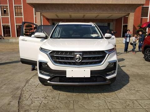 五菱宝骏又出神级SUV，用奥迪A6同款后悬挂